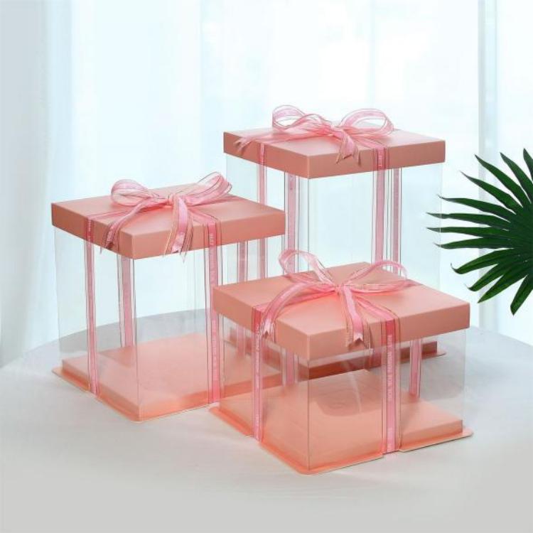 Cutie din plastic pentru tort