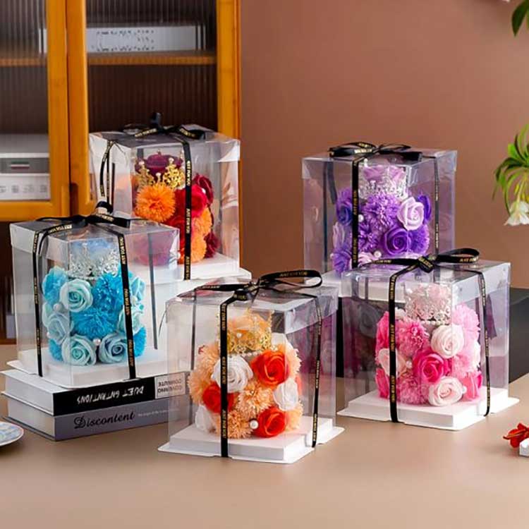 Cutie cadou cu flori de trandafir